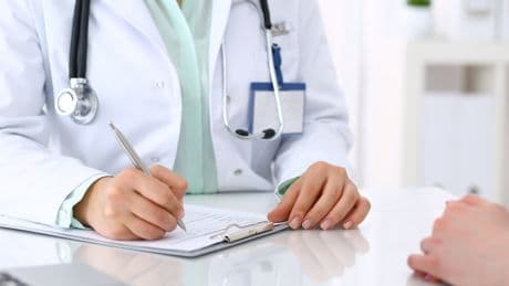 Metà medici e metà malati, noi italiani siamo così