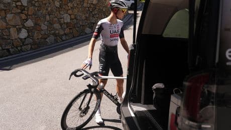 Juan Ayuso abandona la víspera de la gran montaña del Giro de Italia