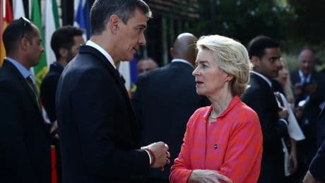 Bruselas amenaza con expedientar a España si bloquea la opa de BBVA a Sabadell de forma injustificada