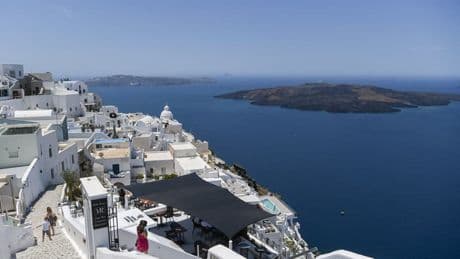 Santorin, Mykonos... Pourquoi il faudra désormais payer 20 euros en débarquant sur certaines îles grecques