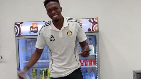 La novatada a Djaló en Qatar al ritmo de Bad Bunny