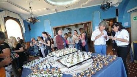 Colazione, processo al buffet: negli hotel addio al lusso dell'all you can eat, ora scelte più sostenibili (e meno tavolate)