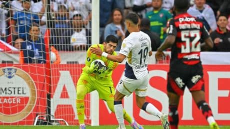 Auto’s van spelers Flamengo beschoten op snelweg in Rio de Janeiro, doelman toont schade