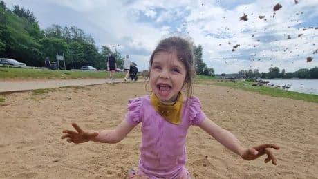 Motherwell mum's bid to provide life-changing dream garden for brave six-year-old daughter