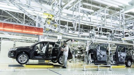 El automóvil enciende los 'warning': la producción cae casi un 10% y la industria presenta síntomas de frenazo