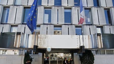 Traversée de la Manche: dix passeurs présumés jugés pour un naufrage meurtrier de migrants