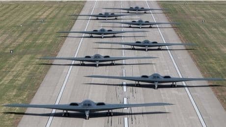 Iran, bombardieri americani B-2 spostati da Trump: Usa più vicini al conflitto. Possono trasportare le bombe anti-bunker