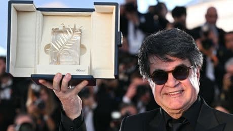 À Téhéran, chaleureux accueil pour Jafar Panahi par ses soutiens après sa palme d'or
