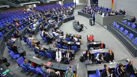 Alman Meclisi’nde skandal sözler: 'Müslüman erkekleri öldürdüler soykırımı sayılmaz'
