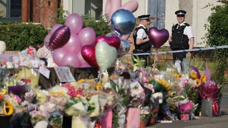 Ban social media for kids and give them 'dumbphones' says counter terror expert