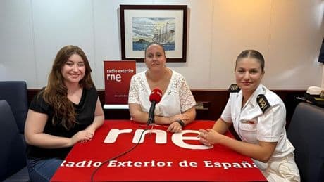 El debut radiofónico de Leonor desde Santo Domingo y las fotos de su encuentro con la primera dama dominicana