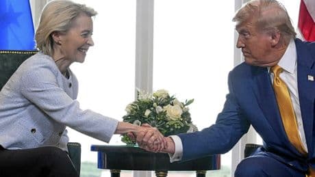 Trump et von der Leyen annoncent un accord sur des droits de douane de 15 %