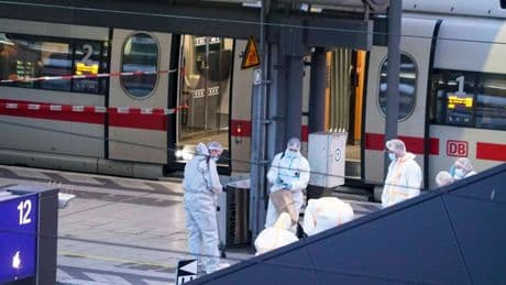 Angriff am Bahnhof: Messerattacken: Diese vier Maßnahmen könnten helfen