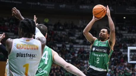 El base de la Penya Devon Dotson, jugador de la jornada 30