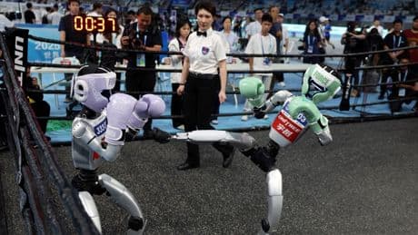 Futbol, atletizm ve kick boks: Robotlar arenada yarıştı