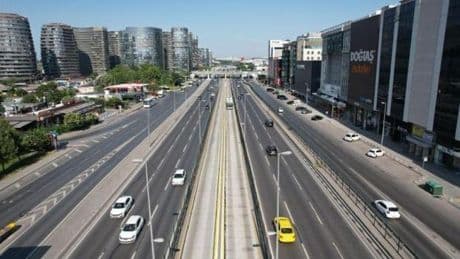 İstanbul’da yollar boşaldı, trafikten eser kalmadı