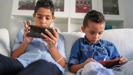Screen time trapping kids in ‘vicious cycle’ of bad behaviour: study