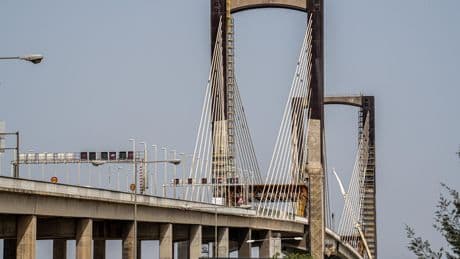 La UCO señala una 'mordida' de casi medio millón de euros a Ábalos por la obra del puente del Centenario de Sevilla