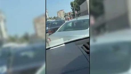 Ataşehir'de karı-koca trafikte tartıştığı sürücüye saldırdı: Kaçmaya çalışan sürücü kaza yaptı
