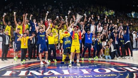Euroleague şampiyonu Fenerbahçe Beko, Türkiye’ye döndü