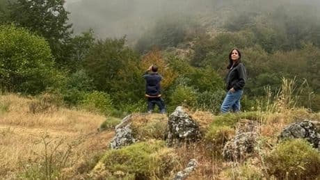 Dos familias vascas en Castilla y León: «Estamos rodeados de humo, pero si nos marchamos el pueblo se quema»