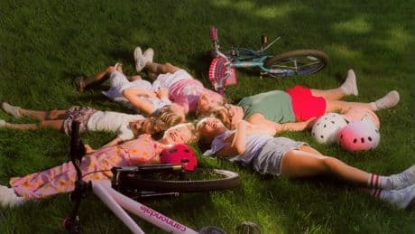 One Community’s Experiment With a Phone-Free Childhood