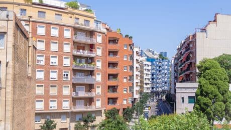 Sánchez destroza el mercado del alquiler: baja la oferta un 17% y sube la demanda un 79%