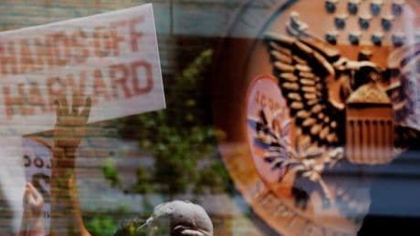 Harvard : une juge presse l’administration Trump de justifier ses coupes de 2,6 milliards de dollars de subventions à la prestigieuse université