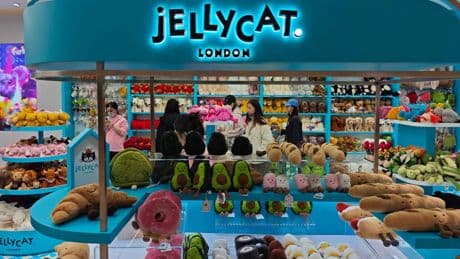 Im Bann der Jellycats: Warum sich gerade immer mehr Erwachsene Plüschfiguren kaufen