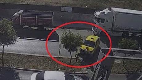Adana'da feci kaza! Yaya geçidinden geçmeye çalışan taksi genç adamı hayattan kopardı