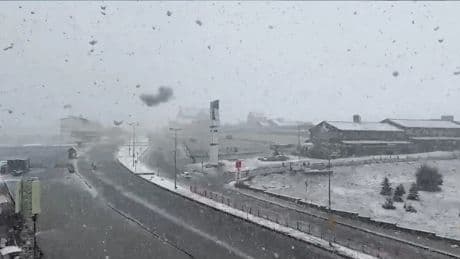 27 Nisan'da lapa lapa kar yağdı