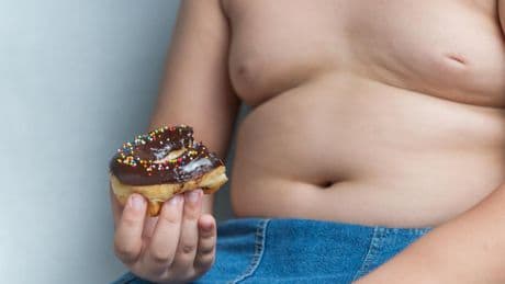 Publicités alléchantes, aliments ultratransformés… Un enfant sur dix dans le monde est obèse, alerte l’Unicef