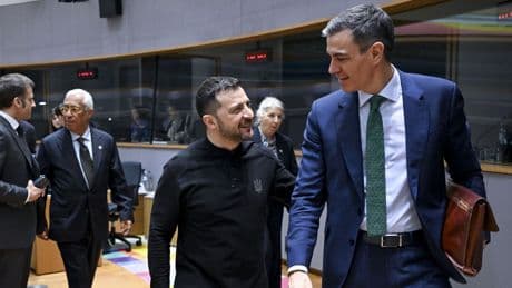 Sánchez conversa con Zelenski y respalda la posición de Kiev sobre la no cesión de territorios a Rusia para la paz