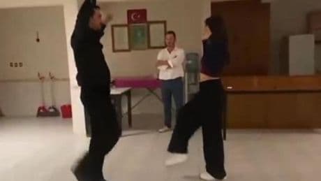 İşte o anlar: Eşref Rüya'ya damga vuran 'Zeybek' sahnesinin görüntüleri ortaya çıktı!