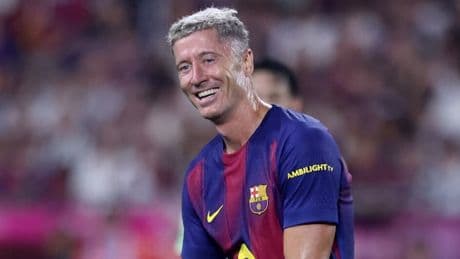 Lewandowski ancora uomo mercato: sirene arabe ma lui vuole restare a Barcellona