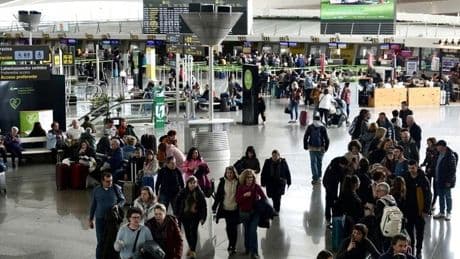 El empuje de la Semana Santa marca el mejor abril de la historia en el aeropuerto de Loiu