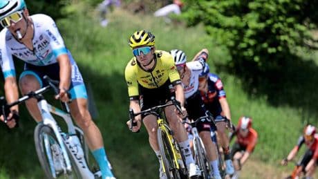 LIVE Giro d’Italia: Simon Yates zet Ronde van Italië op z’n kop en rijdt virtueel in roze trui