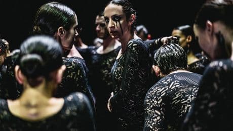 Het is alsof de Israëlische choreograaf met haar duistere voorstelling <b>Into the Hairy</b> voorvoeld heeft wat er zou gaan gebeuren