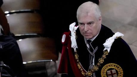 Prins Andrew nu écht afgeserveerd na ontluisterende details uit schandaalboek, maar één ding snapt zelfs zijn biograaf niet