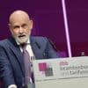 „Vor solchen Diskussionen kann ich nur warnen“: Beamtenbund-Chef kritisiert Vorschlag zu längeren Arbeitszeiten