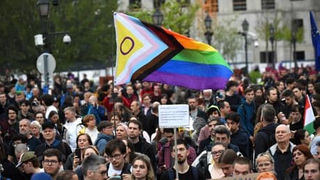Gegen LGBTQ-Rechte: Ungarn ändert Verfassung: Mensch ist entweder Mann oder Frau