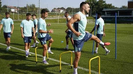 Paredes se recupera y Valverde tiene dos centrales del primer equipo para el debut del Athletic
