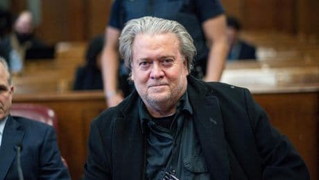 El ultra Bannon irrumpe en la pugna Trump-Musk: cree que el magnate es un inmigrante irregular y pide su deportación