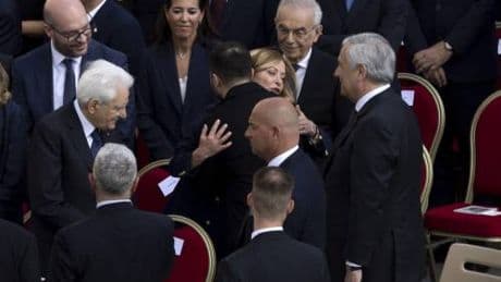 La premier tra Papa, summit e abbracci: "Una giornata perfetta"