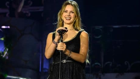 Lana Del Rey Charts Back-To-Back Top 10 Hit Singles