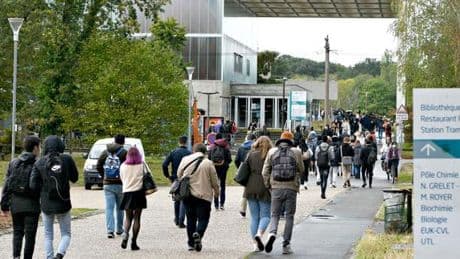 A Orléans, des autocollants antimusulmans découverts dans le centre-ville et à l’université, une enquête ouverte