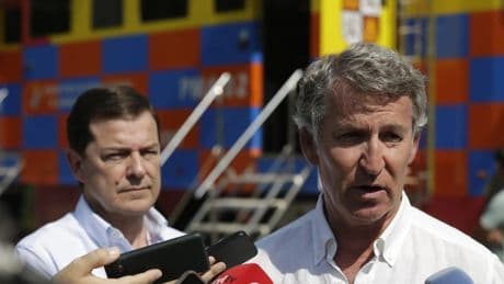 Feijóo carga contra el Gobierno por la ola de incendios y pide desplegar al Ejército: "Es una crisis nacional y queda lo peor"