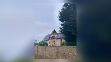 «C’est une catastrophe» : une église d’un petit village de Normandie a été éventrée par un violent orage