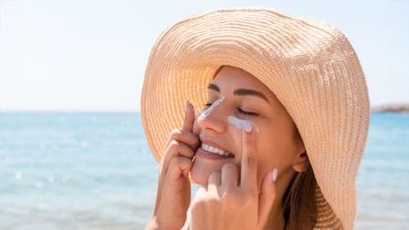 Der beste Sonnenschutz fürs Gesicht ist einer der günstigsten: Fluids und Gel-Cremes im Test von Stiftung Warentest
