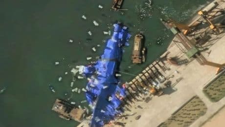 Peinlicher Hafen-Unfall in Nordkorea - Rätselhafte Ballons umfliegen Kim-Zerstörer
